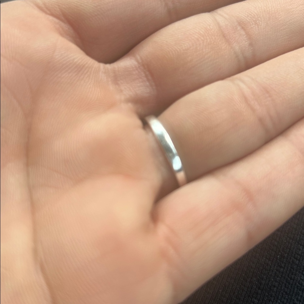 Elegant Sapphire colored Gemstone Ring - Picture 2 of 3